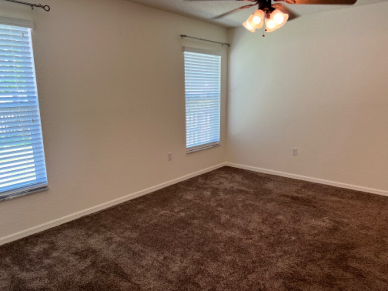 Building Photo - 6217 Cross Creek Blvd