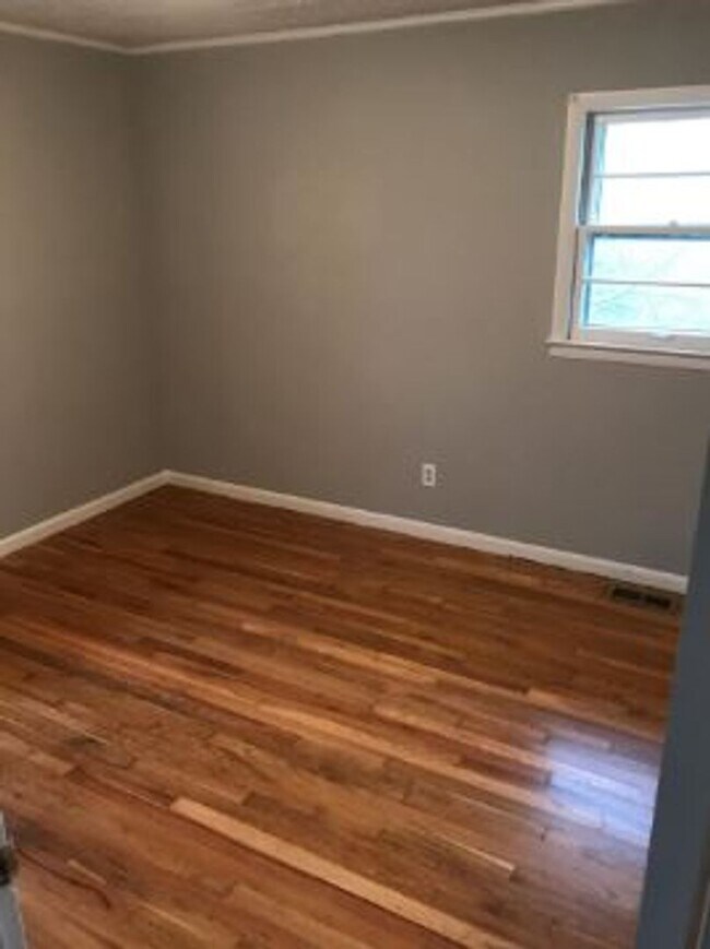 Building Photo - 357 Peach Tree Rd. (Z1)-