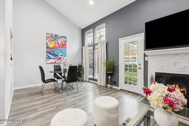 Building Photo - 292 Daisy Dr