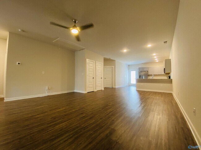 Building Photo - 408 Edgebrook Dr