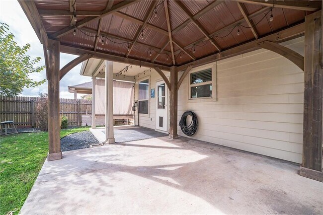 Building Photo - 308 Potters Peak Way