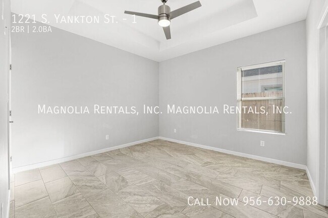 Building Photo - 1221 S Yankton St