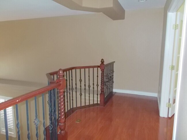 Building Photo - Beautiful 4BR Home with Pool, Loft, and 3-...