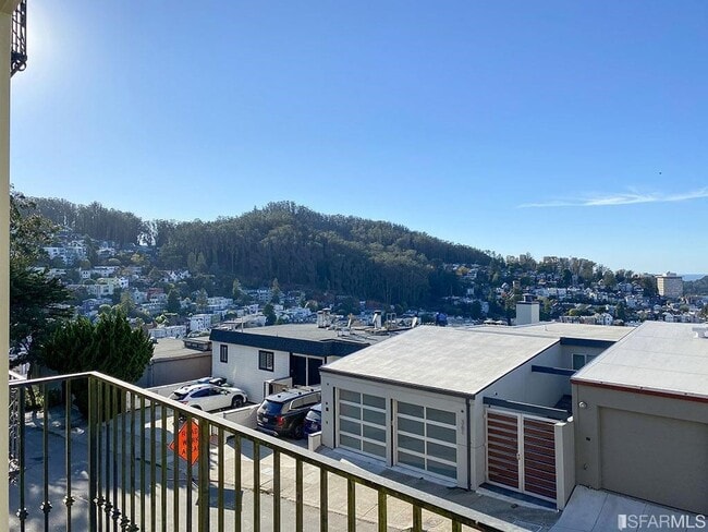 Building Photo - 370 Upper Terrace