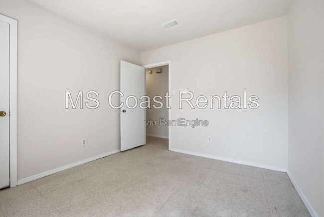 Building Photo - 16205 Seville Ct