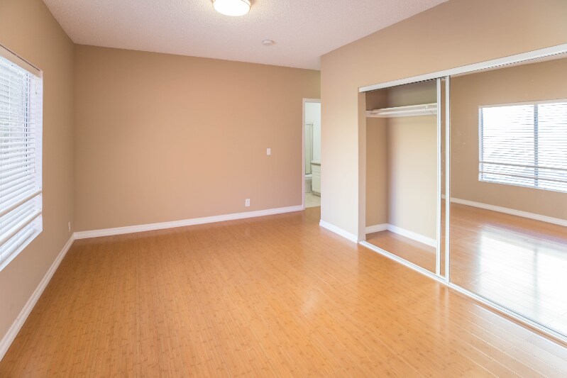 Building Photo - 1939 Beloit Ave