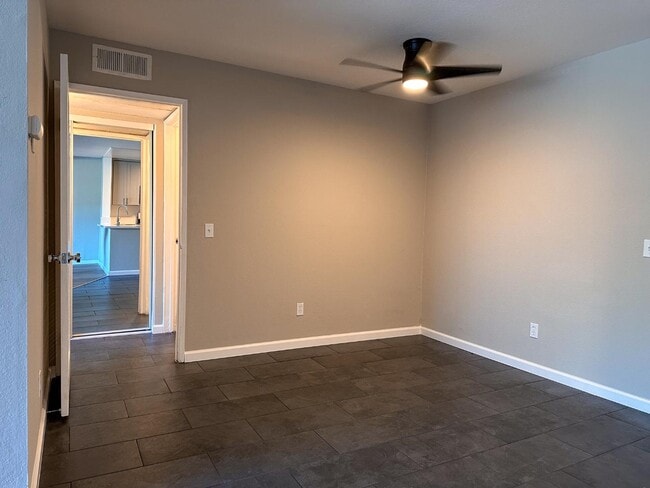 Building Photo - 4550 Laurel Canyon Blvd