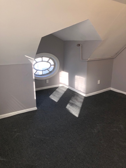 Building Photo - 4101 Fernhill Ave