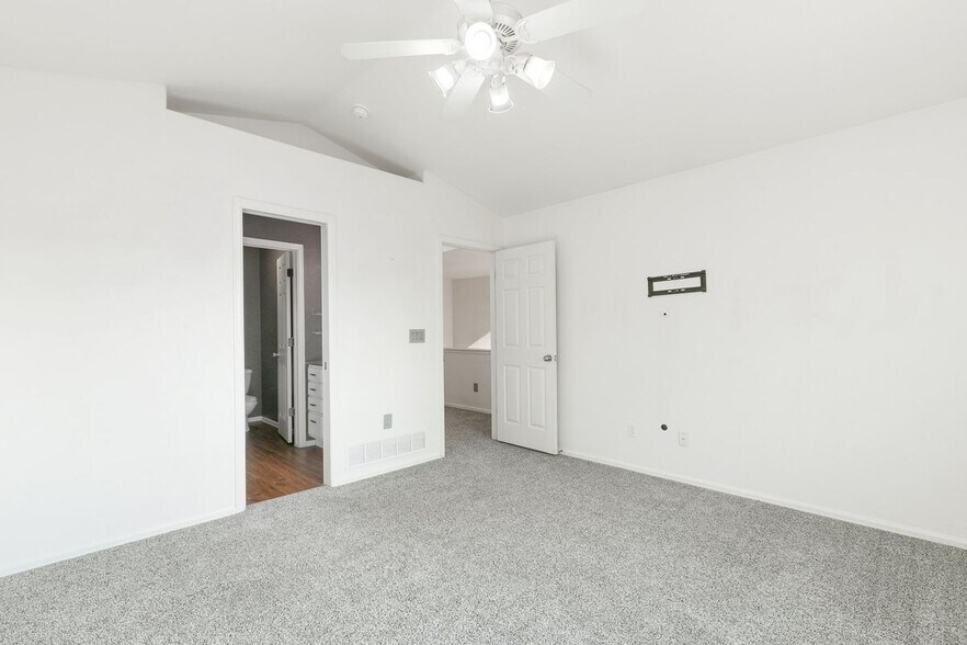 Building Photo - 8330 Dassel Dr