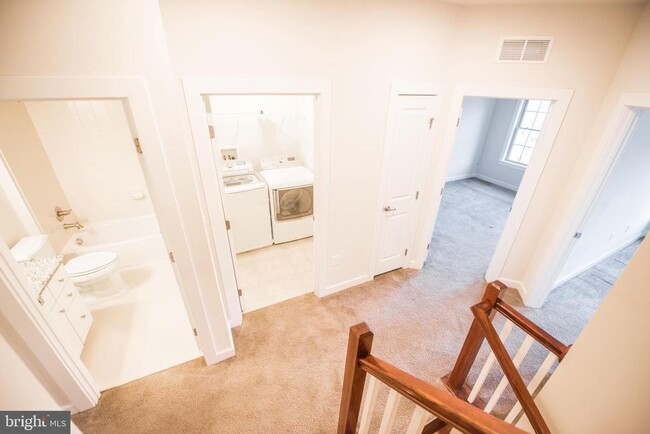 Building Photo - 7444 Burnside Way