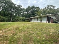 Building Photo - 2 bedroom 1.5 bath