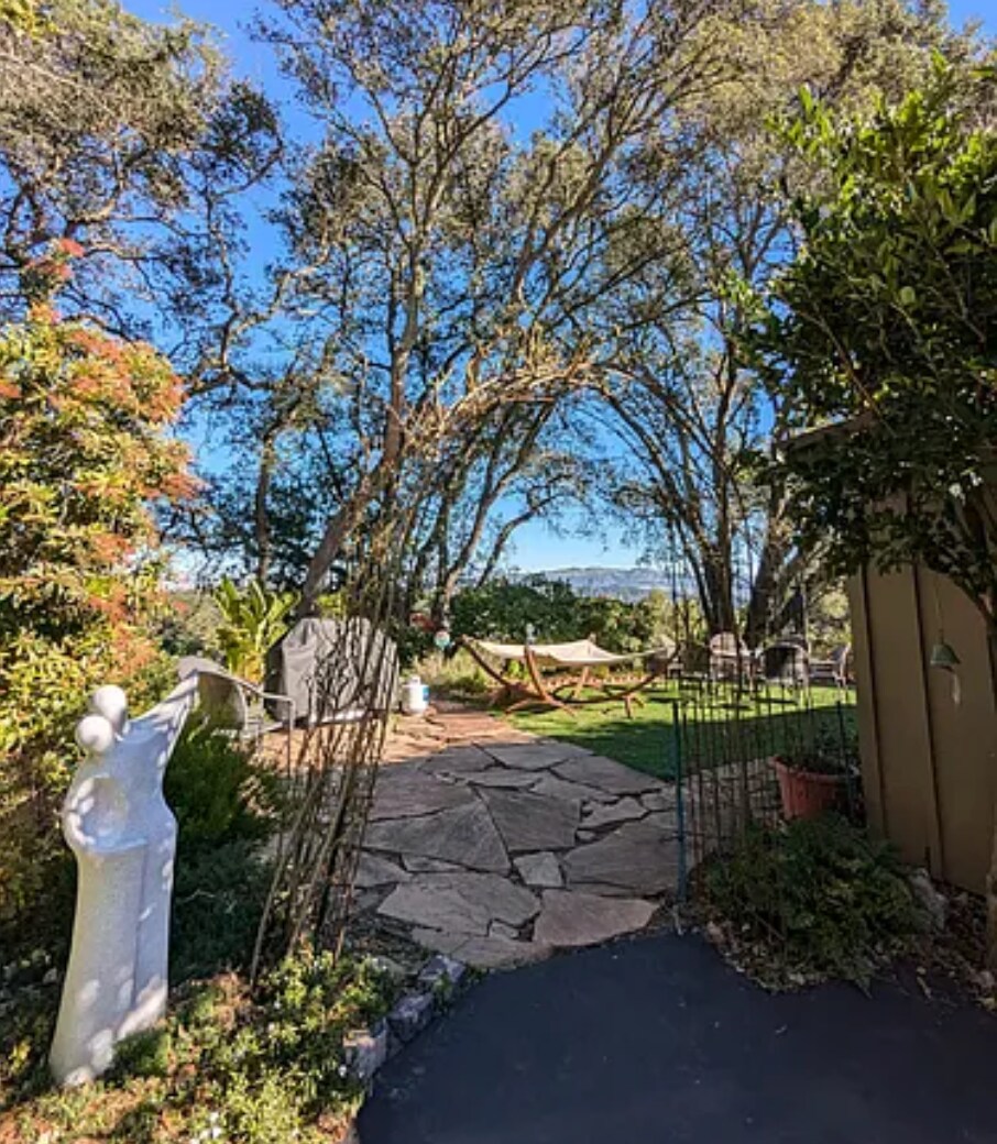 Building Photo - 5700 Balmoral Dr