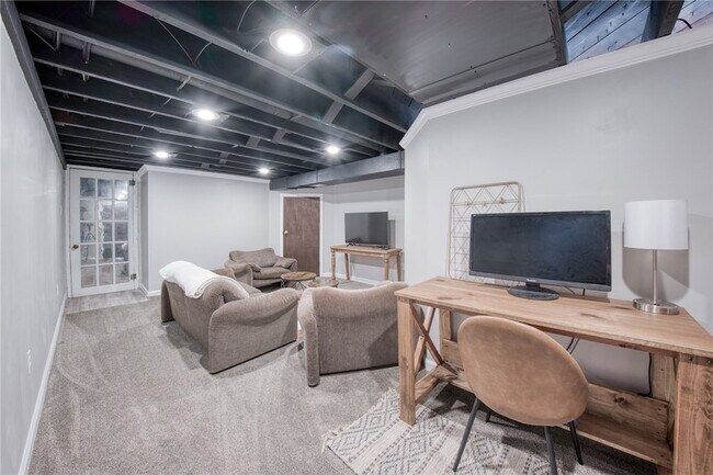 Building Photo - 261 Catalpa Pl