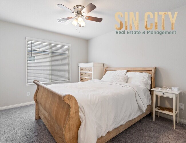 Building Photo - "Spacious 4-Bedroom Oasis with 2.5 Baths i...