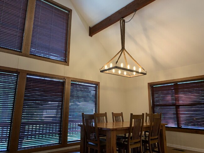 Building Photo - 406 S 37th St