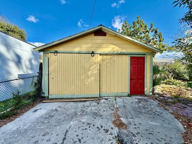 Building Photo - 3805 N Arlington Ave