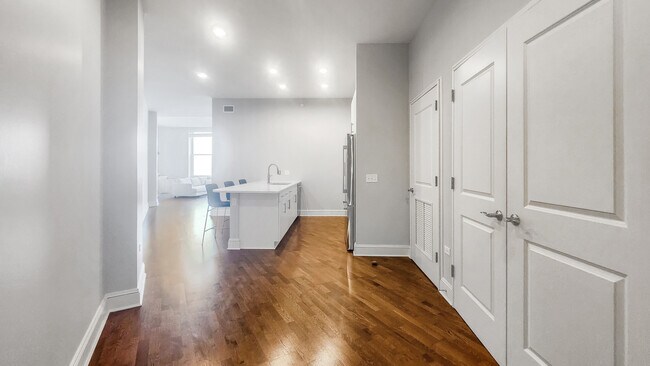 Building Photo - 850 N Lake Shore Dr