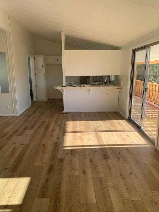 Building Photo - 523 Piute St