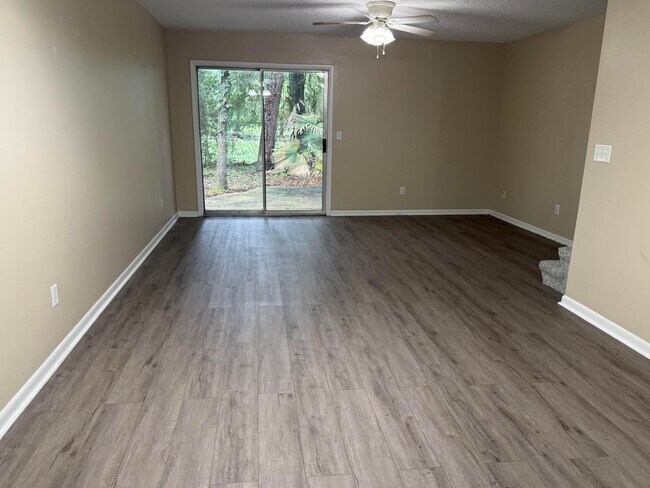 Building Photo - 816 Shadow Ln