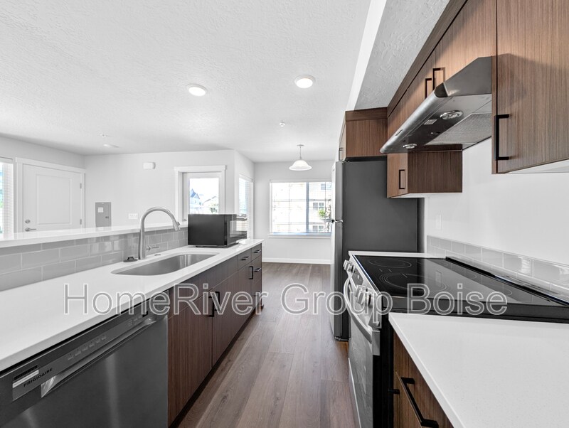 Building Photo - 857 E Travel Ln