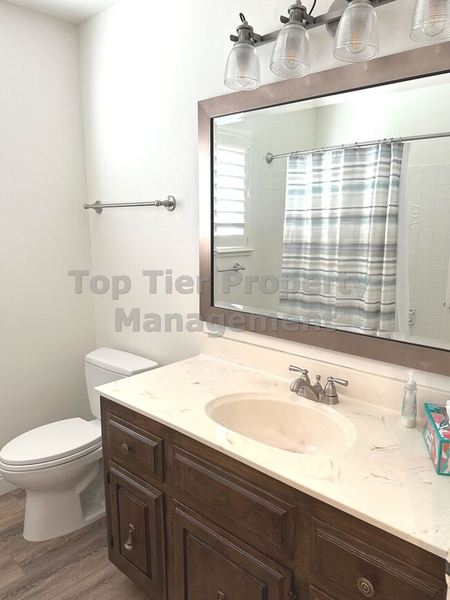 Building Photo - Beautiful 3 bed / 2 bath / 1,648 sqft hous...
