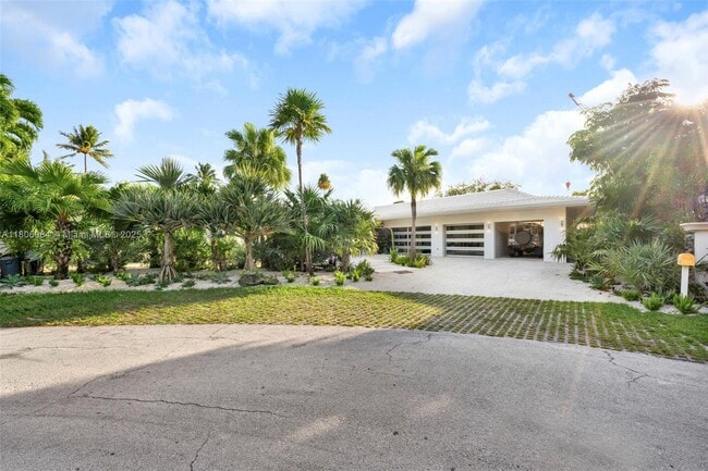 Building Photo - 250 Knollwood Dr