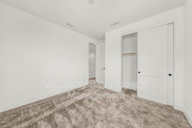 Building Photo - 111 Sea Shell Ave