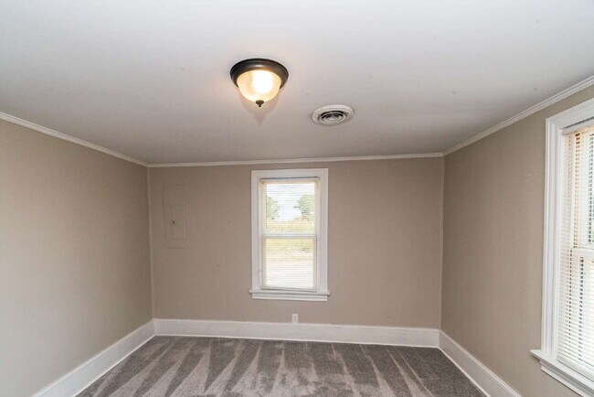 Building Photo - Charming 2-Bedroom Home in Smithfield!