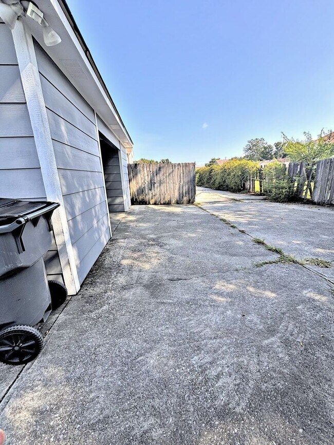Building Photo - 2932 McDonald Ct SW