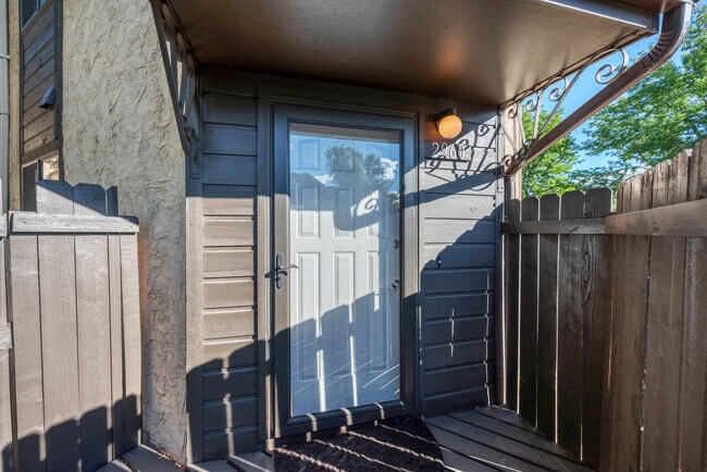 Building Photo - 2960 Shady Holw W