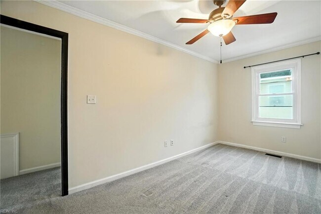 Building Photo - 590 Tenbee Ln
