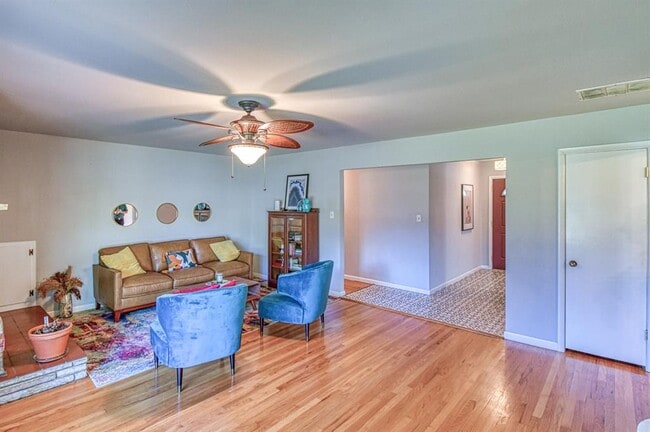 Building Photo - 1221 Cruce St