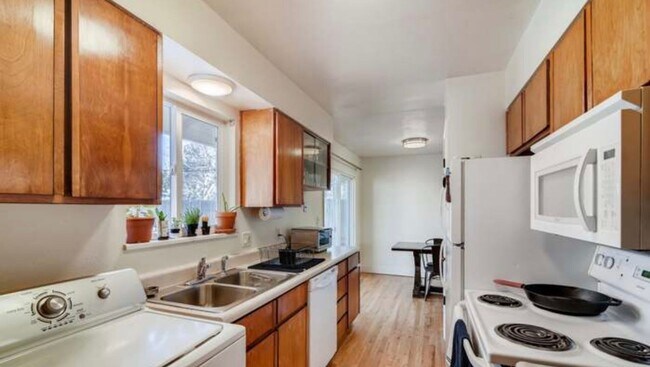 Building Photo - 3 Bed House w/ Huge Yard + Garage – Near Old Town & CSU