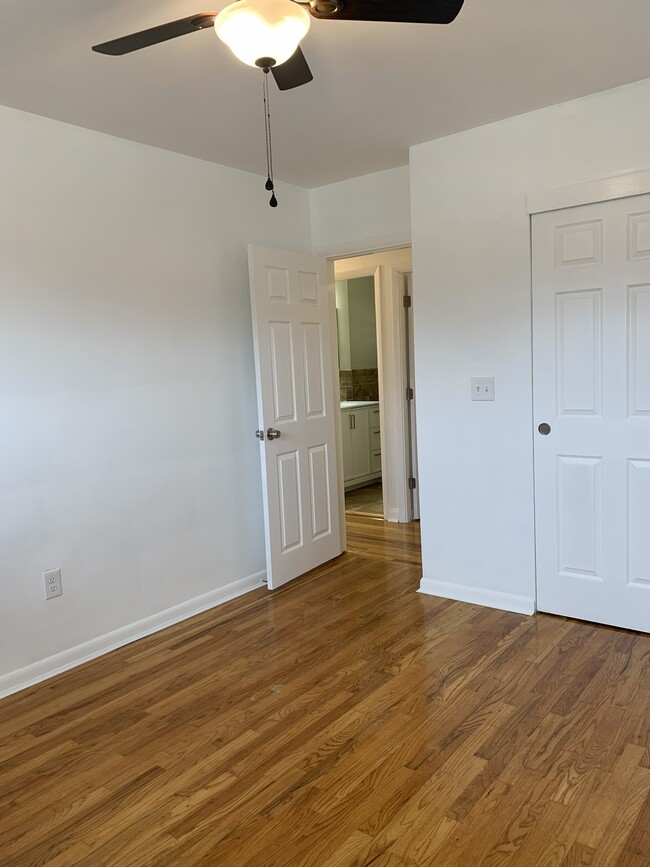 Building Photo - 5073 Grosse Pointe Ln