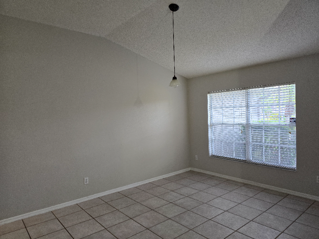 Building Photo - 1906 Smoketree Cir