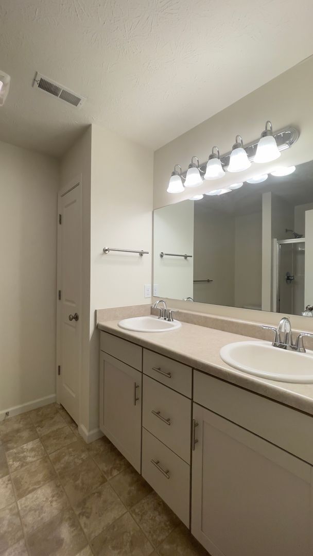 Building Photo - Hawthorne Lake…3 Bedroom 2 Bath