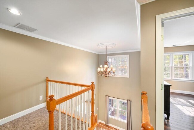 Building Photo - 4878 Long Island Dr NE