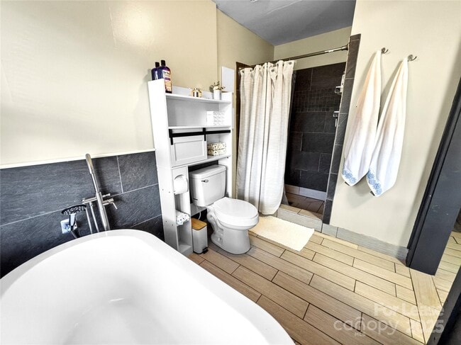 Building Photo - 9808 Emerald Point Dr