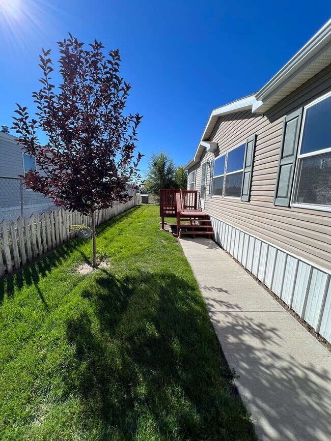 Building Photo - 3 Bedroom 2 Bath Modular Home with Many Amenities & Storage Shed