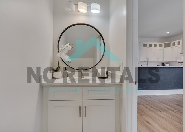 Building Photo - 1501 E Jones St