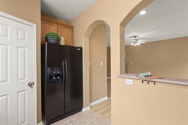 Building Photo - 1602 Village Townhome Dr