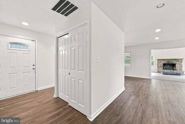 Building Photo - 2 Barnwell Dr