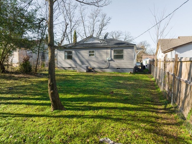 Building Photo - Freshly Renovated 2 Bedroom Home