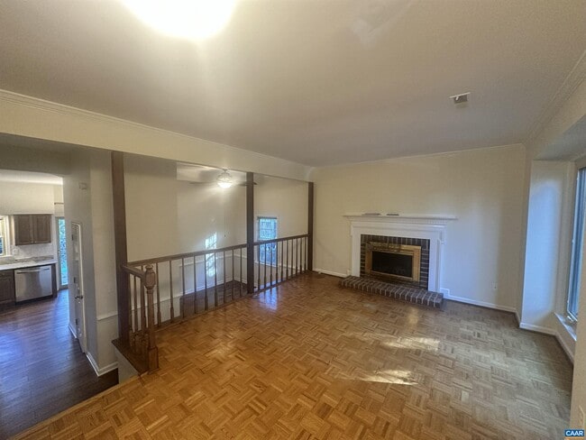 Building Photo - 933 Huntwood Ln