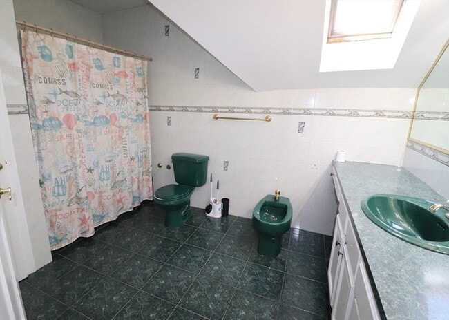 Building Photo - 484 Walnut St