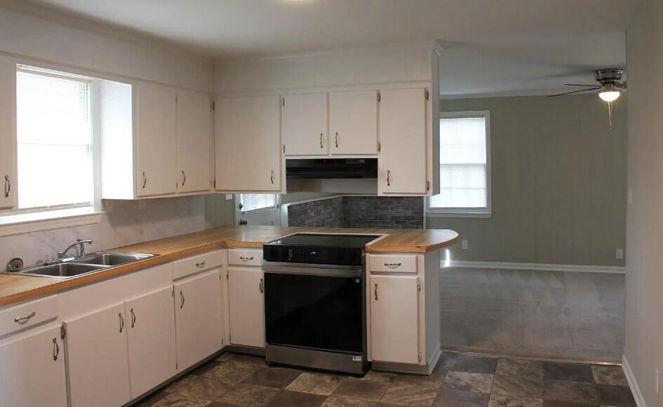 Building Photo - 335 Cinda Leigh Dr