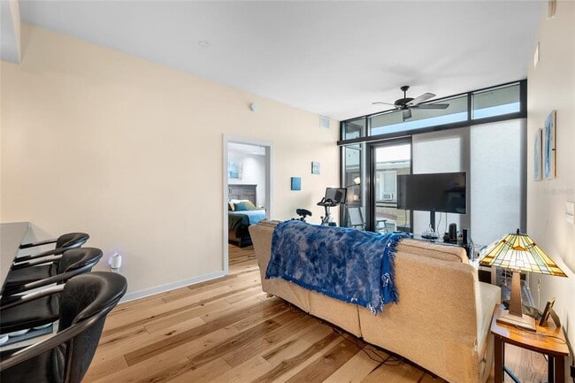 Building Photo - 400 4th Ave S