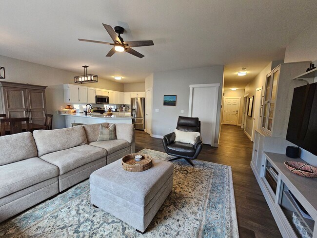 Building Photo - Beautiful, updated home in well-established Puyallup neighborhood!