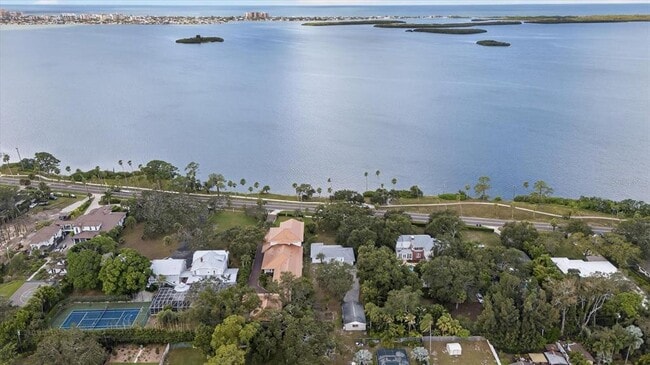 Primary Photo - 215 Edgewater Dr