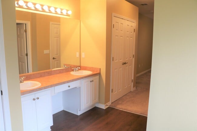 Building Photo - 7270 Mossy Oaks Dr